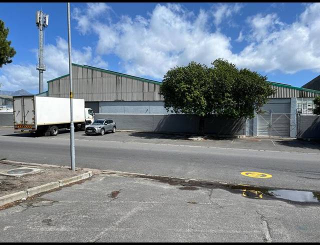 INDUSTRIAL PROPERTY TO RENT IN EPPING